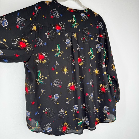 Torrid Harper Black V-Neck Blouse Heart & Dagger Skull Flower Bird Etc Print 3 - Picture 5 of 10